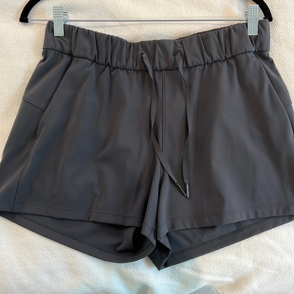 lululemon On The Fly Short - 8 - Deep Charcoal